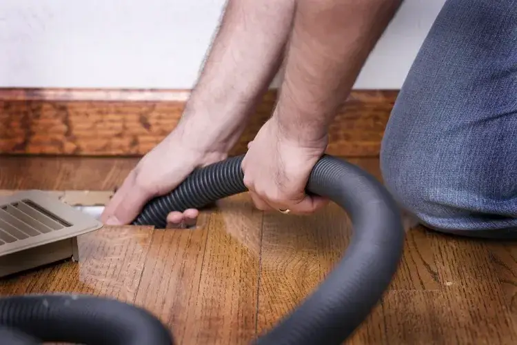 Come pulire i condotti dell’aria da soli: la guida completa per una casa più sana e un impianto più efficiente