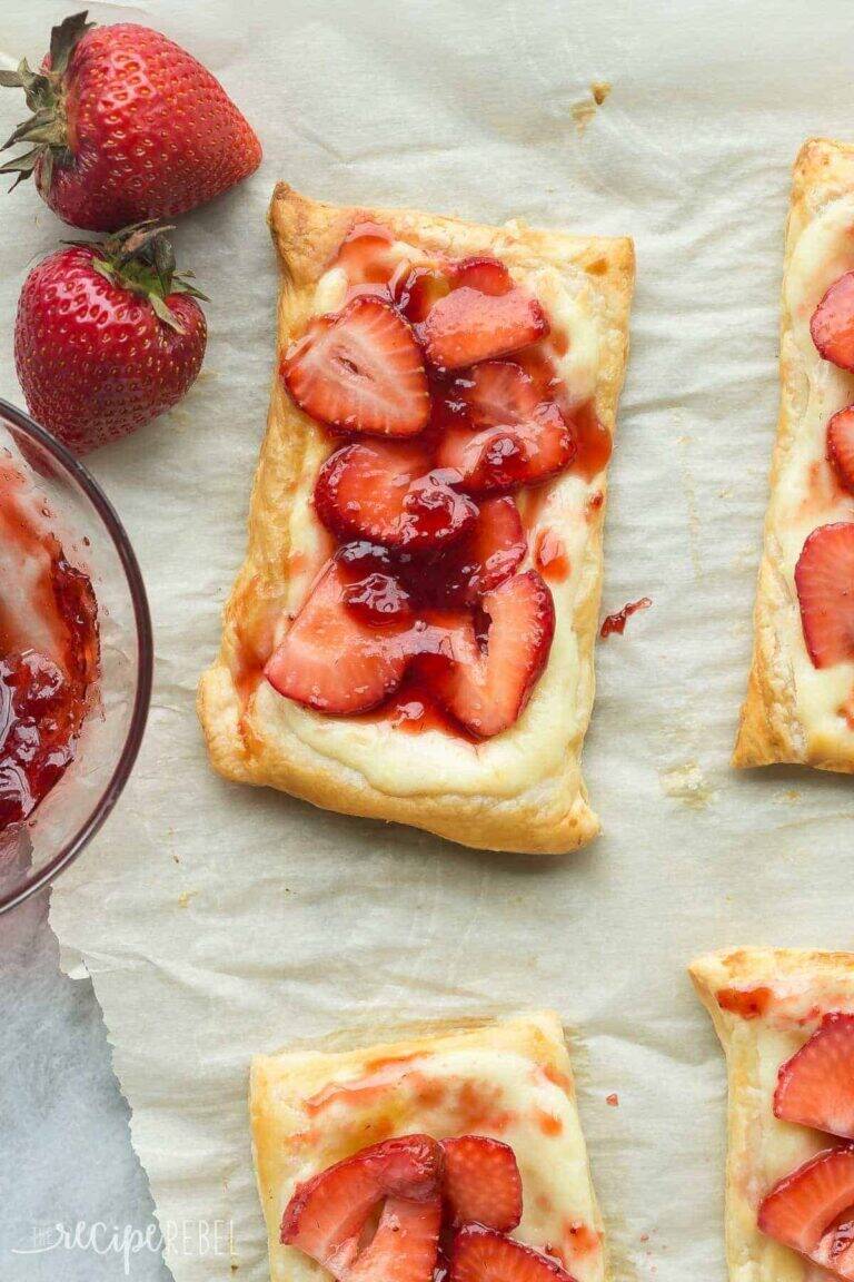 Sfogliatine danesi con fragole e crema al formaggio: il dolce pronto in soli 30 minuti
