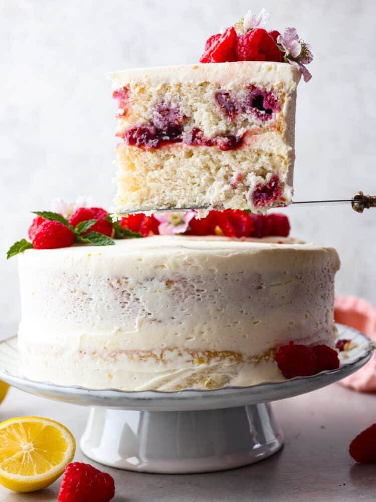 Torta al Limone e Lamponi: il Dolce Fresco, Soffice e Profumato Perfetto per l’Estate